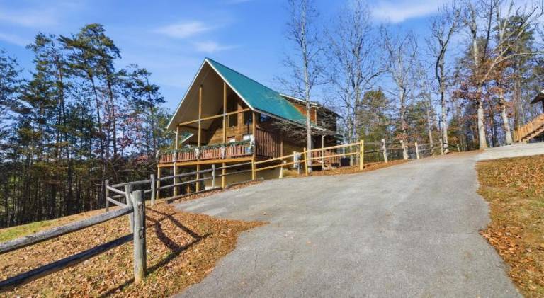 House with hot tub in Sevierville, TN
