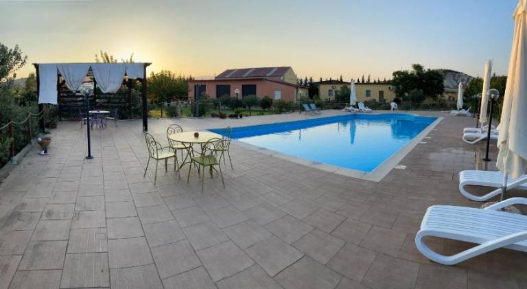 Farm with private pool & garden — photo 3