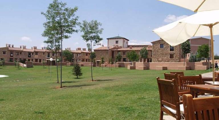 Beautiful vacation home with pool | Pet-friendly — photo 3