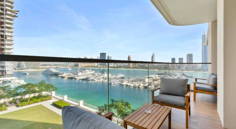 Apartment with pool — photo 5