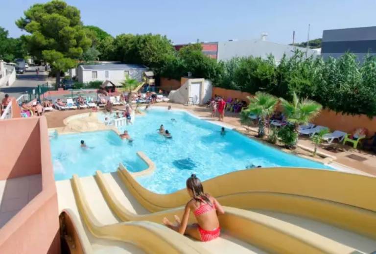 Child-friendly camping with patio & pool | Pets are welcome in Toulon