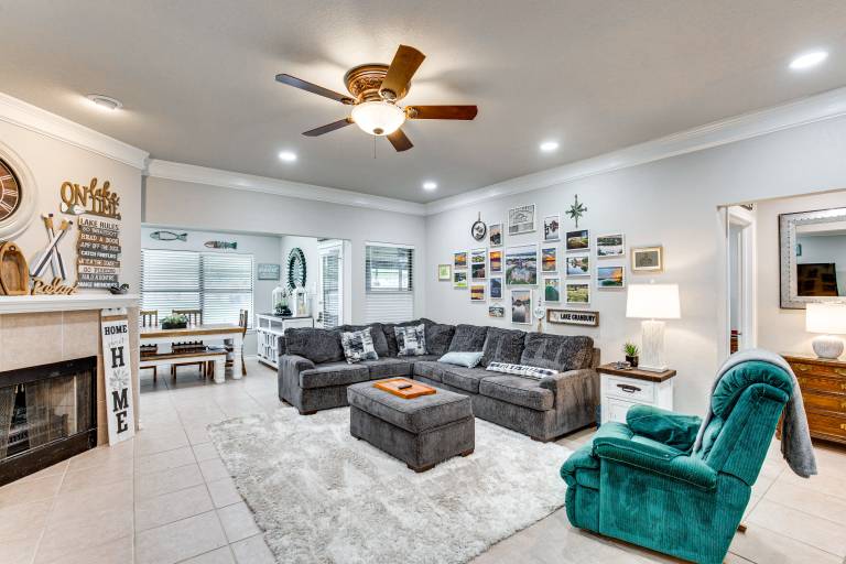 Home on Lake Granbury w/ Hot Tub: 5 Mi to Dtwn! — photo 4