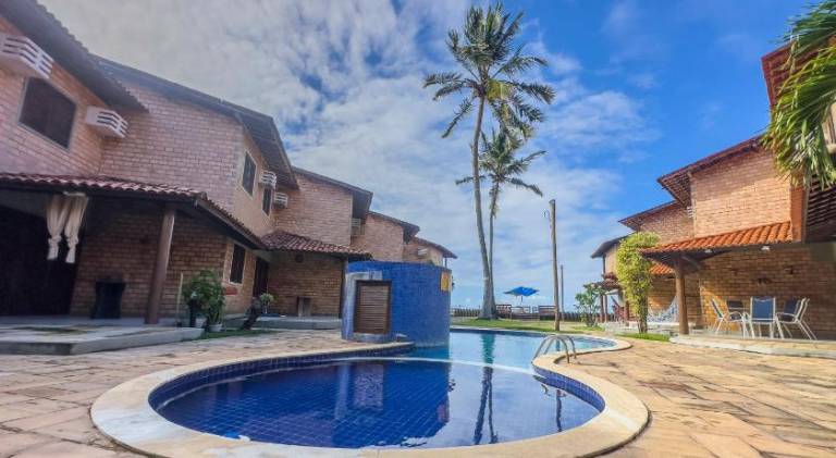 House with pool — photo 3