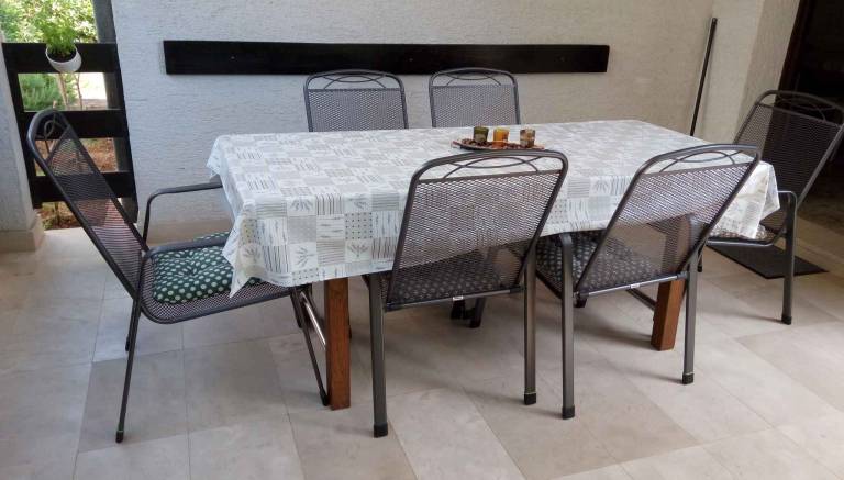 Apartment with patio, barbecue & yard — photo 2