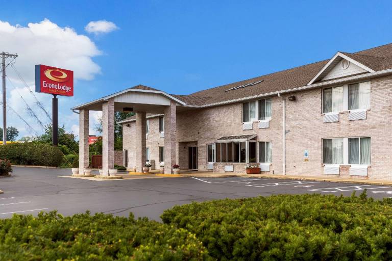 Econo Lodge Inn & Suites Fairview Heights - St. Louis in Fairview Heights, IL