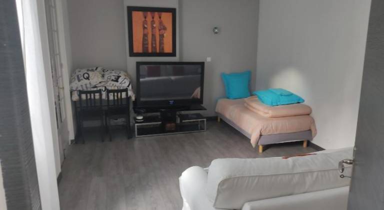 Rental apartment with 2 rooms for 6 persons — photo 2