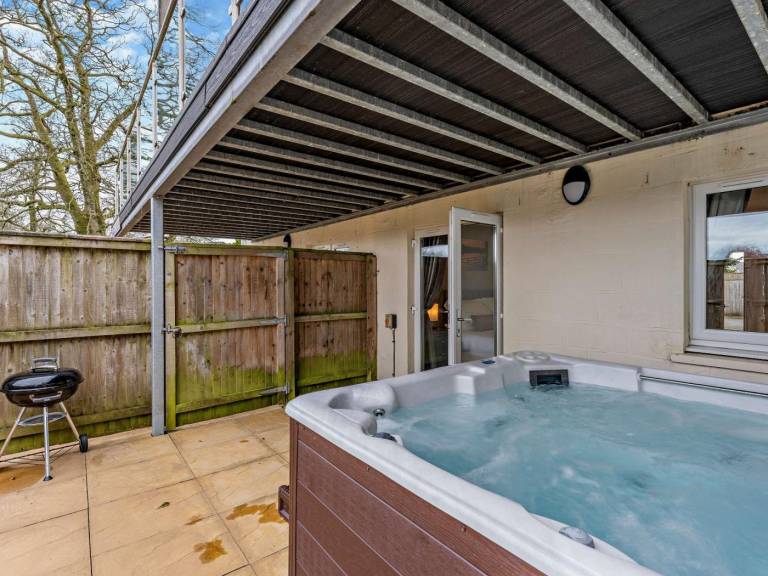 Cottage with garden & jacuzzi | Water view — photo 5