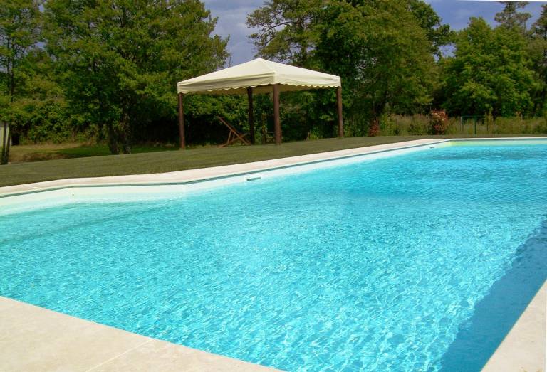 House with private pool, yard & BBQ — photo 3