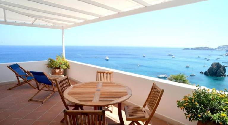 Villa with 3 rooms for 7 persons in Ponza