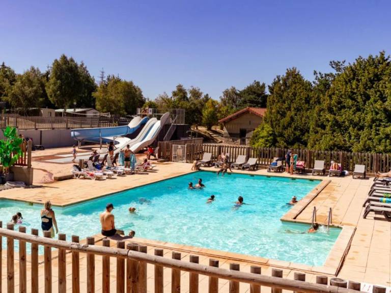 Vacation home with BBQ & heated pool — photo 2