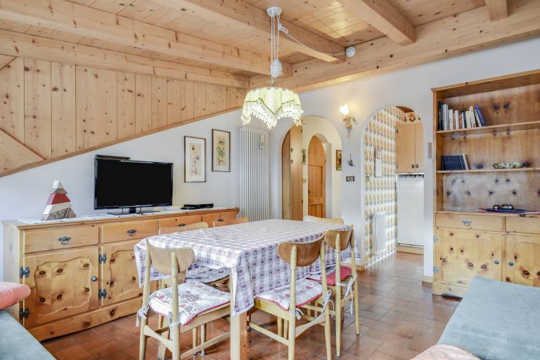 Apartment "Ciasa Christina - Attic" with Wi-Fi, Balcony & Mountain View — photo 5