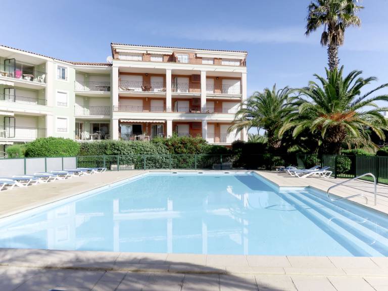 Apartment with pool, yard & sauna — photo 5