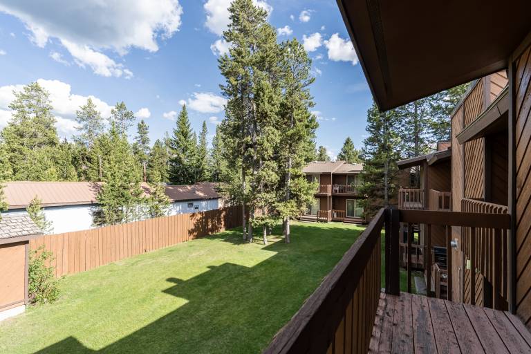 3-bedroom getaway in West Yellowstone, just minutes from the park. Huckleberry House — photo 3