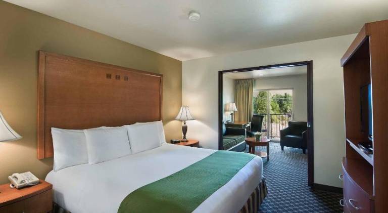 Oxford Suites Yakima — photo 2