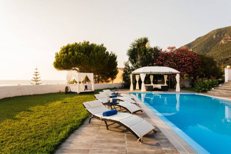 Villa with barbecue, yard & private pool | Water view — photo 3