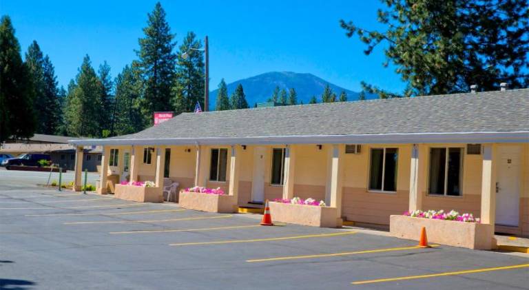 Shasta Pines Motel & Suites — photo 4