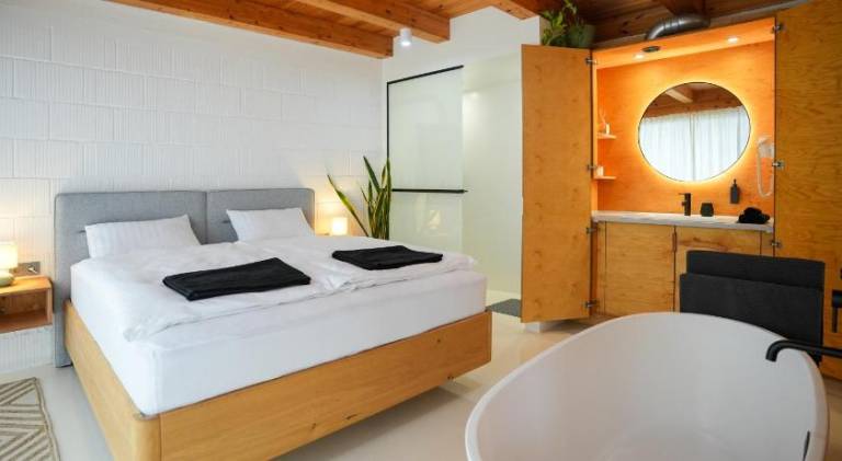 Villa with yard & terrace | Pet-friendly in Eger
