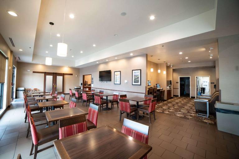 Comfort Suites University — photo 5