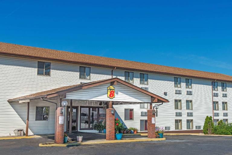 Super 8 By Wyndham Sullivan in Sullivan, MO