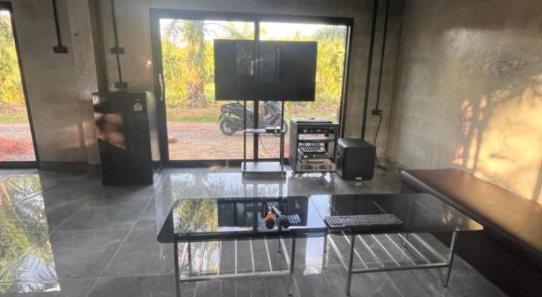 Vacation home with pool — photo 2
