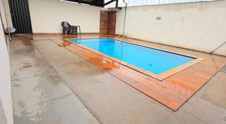 House with pool — photo 4