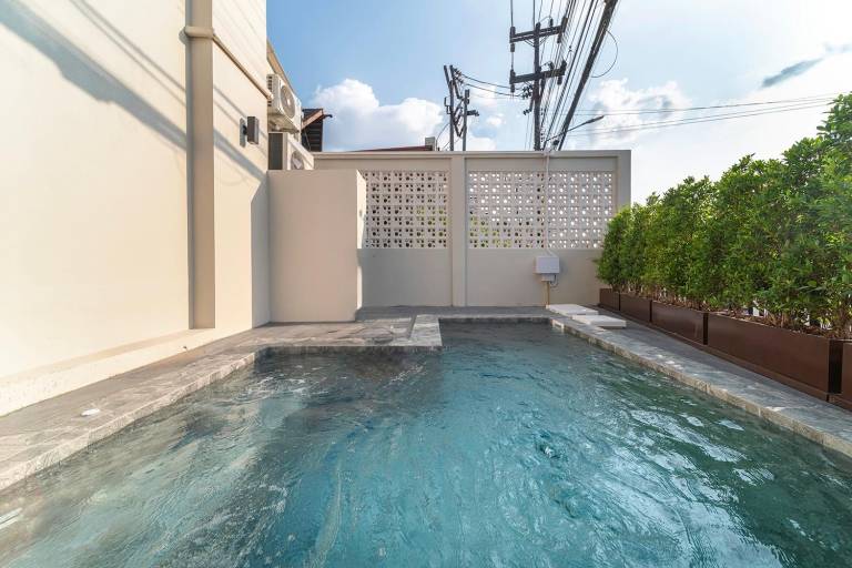 Villa with hot tub & pool — photo 4
