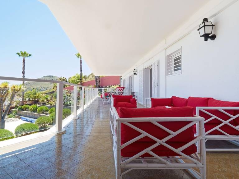 House with barbeque, private pool & terrace — photo 2