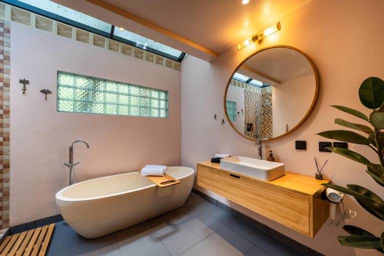 Villa with terrace, private pool & yard | Good for workation — photo 2