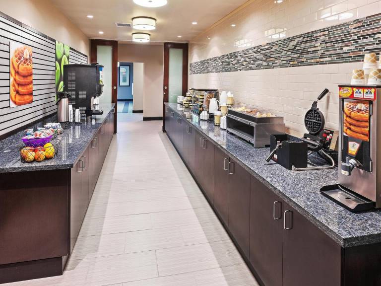 La Quinta Inn & Suites by Wyndham Durant — photo 5