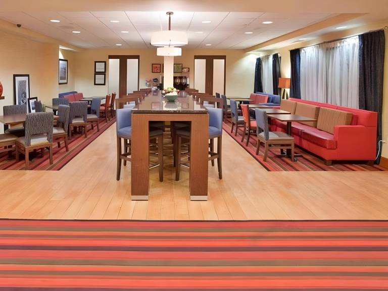 Hampton Inn Columbia — photo 3