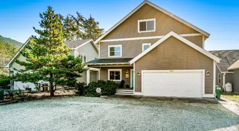 Pine Beach Family Retreat in Tillamook, OR