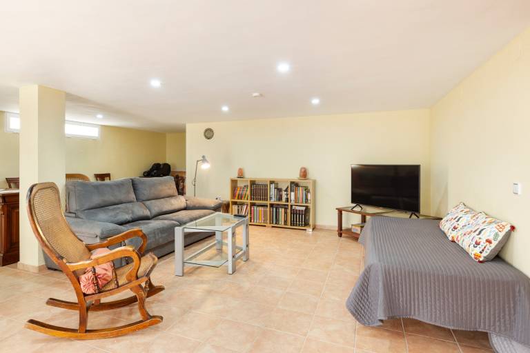 Family-friendly nice rental apartment with garden, pool & grill | Sea view | Close to the beach | Perfect for remote work | Pets allowed — photo 3