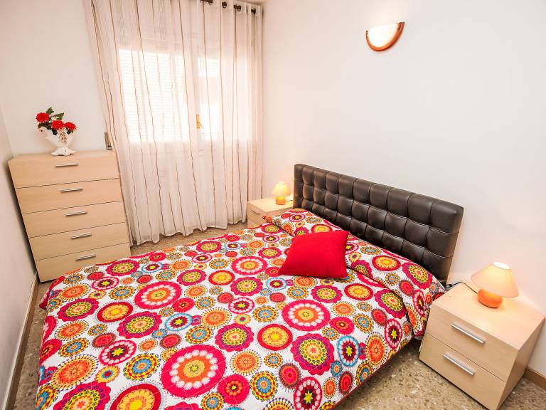 Holiday apartment with terrace, garden & pool — photo 5