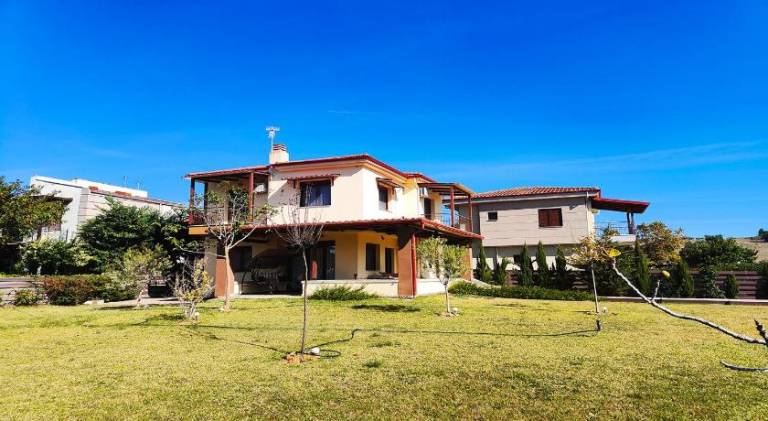 Villa with garden & patio — photo 3