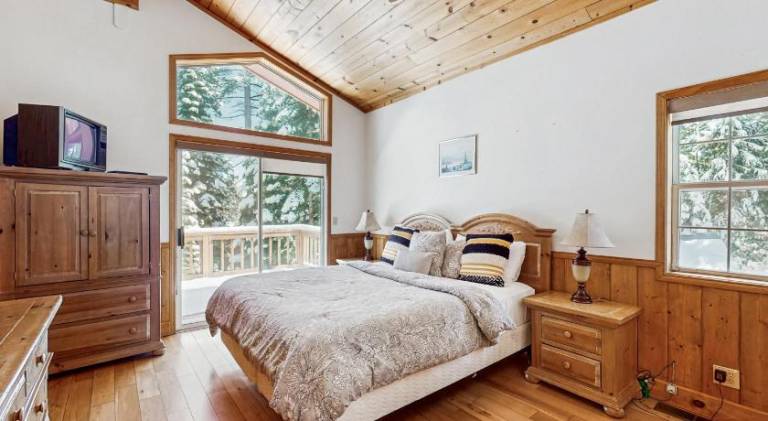 Vacation home with jacuzzi — photo 2