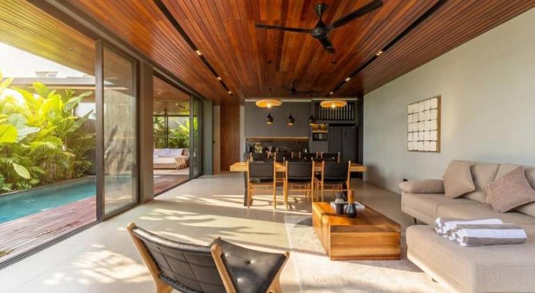 Villa with pool — photo 4