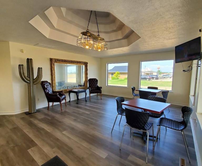 Cactus Inn and Suites — photo 4