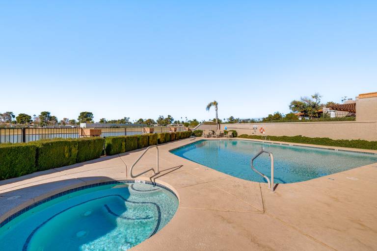 Modern Scottsdale Townhome w Heated Pool Access