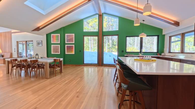 Vacation home with yard — photo 4