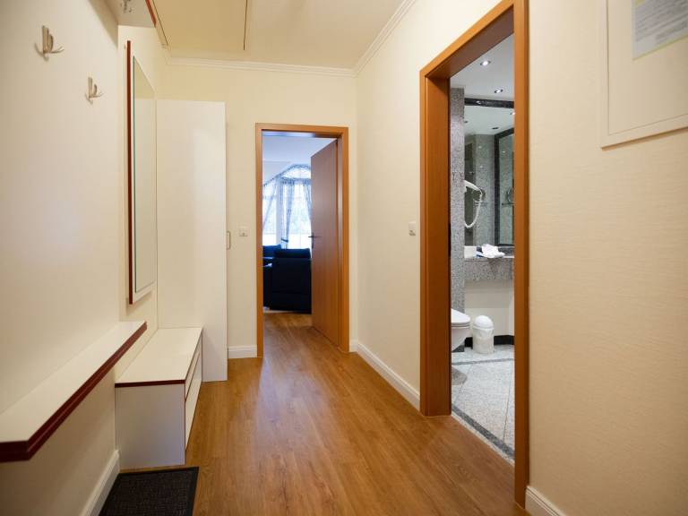 Komfortplus Ferienwohnung mit 1 Schlafzimmer und Balkon im Dachgeschoss — photo 4