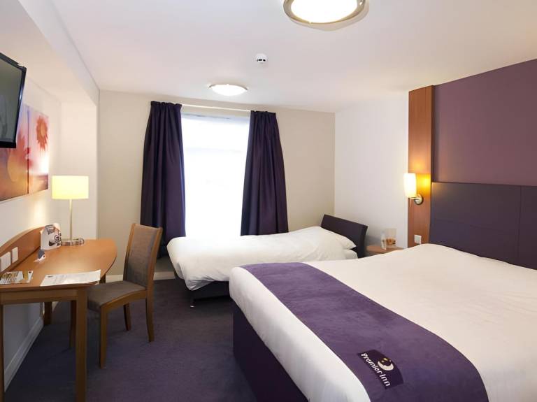 Premier Inn Edinburgh City Centre (Lauriston Place) — photo 2