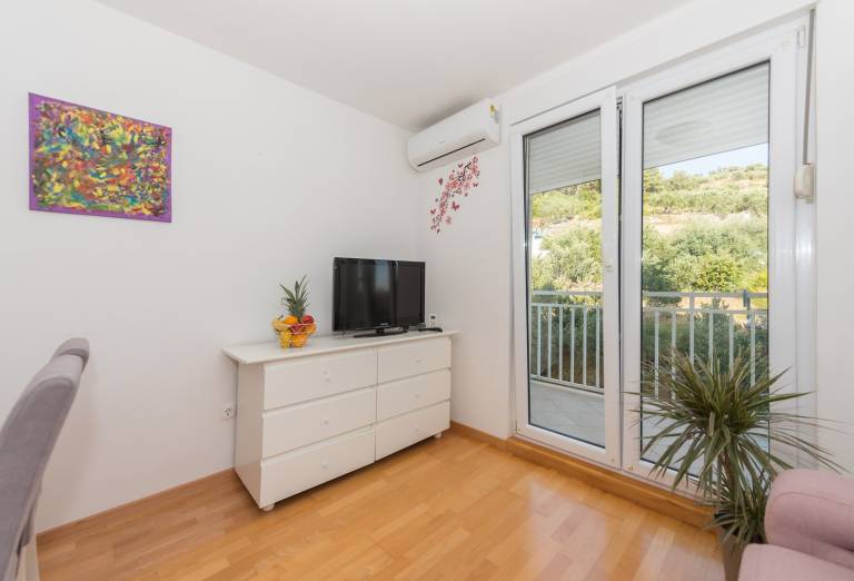 Apartment with fast internet | City view — photo 4