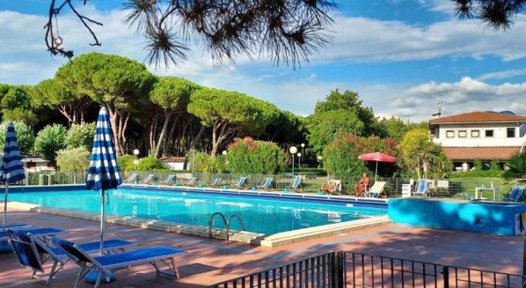 Sarzana- Mobilhome 5 persone Pool and Garden in Sarzana