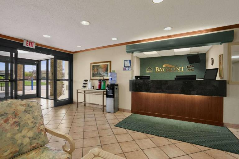 Baymont by Wyndham Sullivan — photo 4
