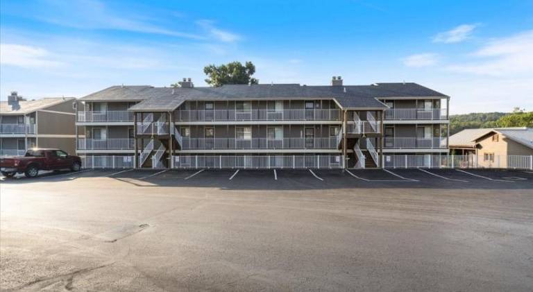 House | Pets are welcome in Lake Ozark, MO