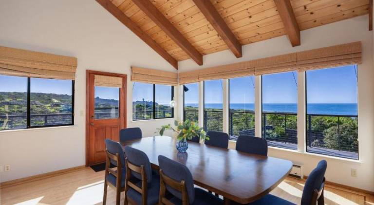 Unmatched Ocean Beach and Mountain Views Family-Friendly Retreat — photo 5