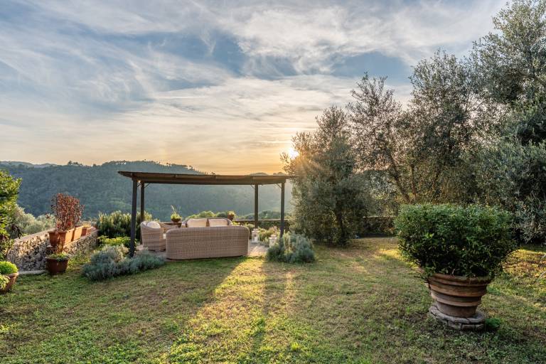 Fully equipped villa with BBQ, patio & yard | Garden view | Perfect for remote work | Pets are welcome in Lucca