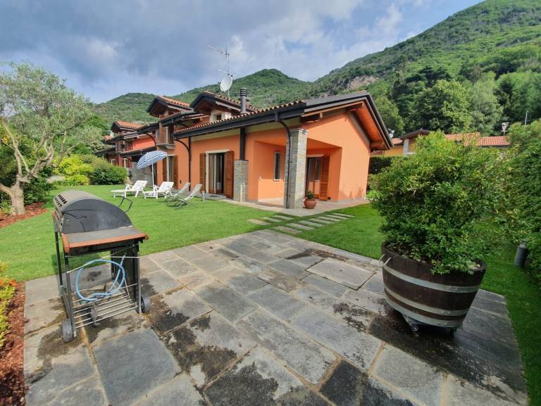House with barbecue & garden — photo 4
