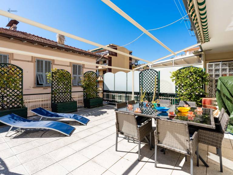 Holiday apartment with patio — photo 4