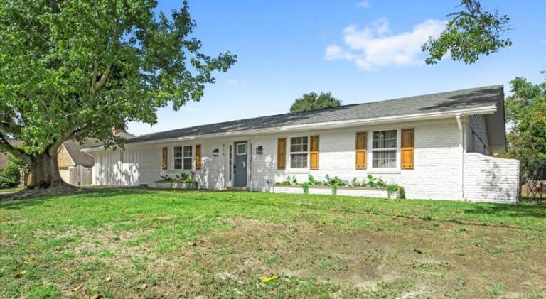 Vacation home with 5 rooms for 12 persons in Gulfport, MS